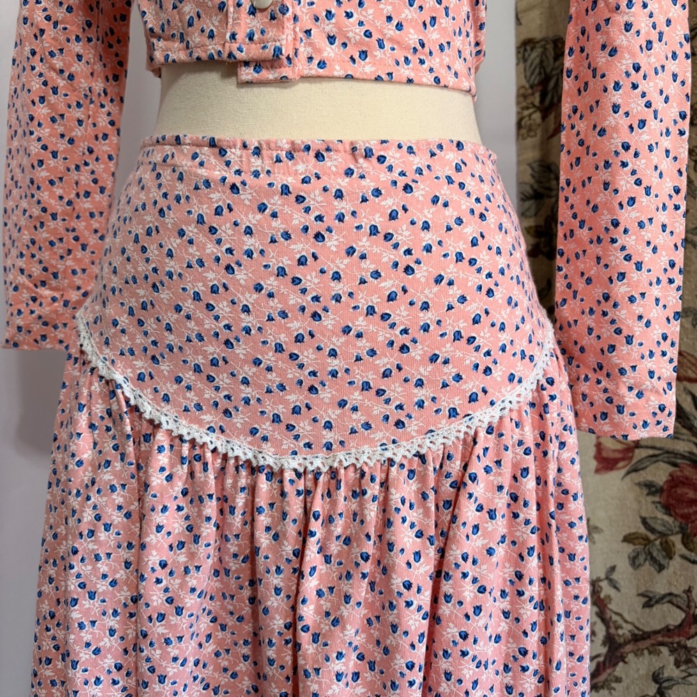 Vintage RAMPAGE Pink Floral Skirt with dainty print and lace detailing - Picture 2 of 16